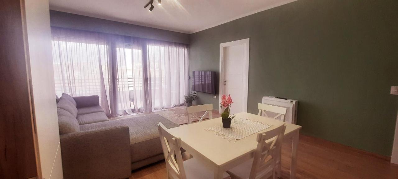 Flower Apartment ติรานา ภายนอก รูปภาพ