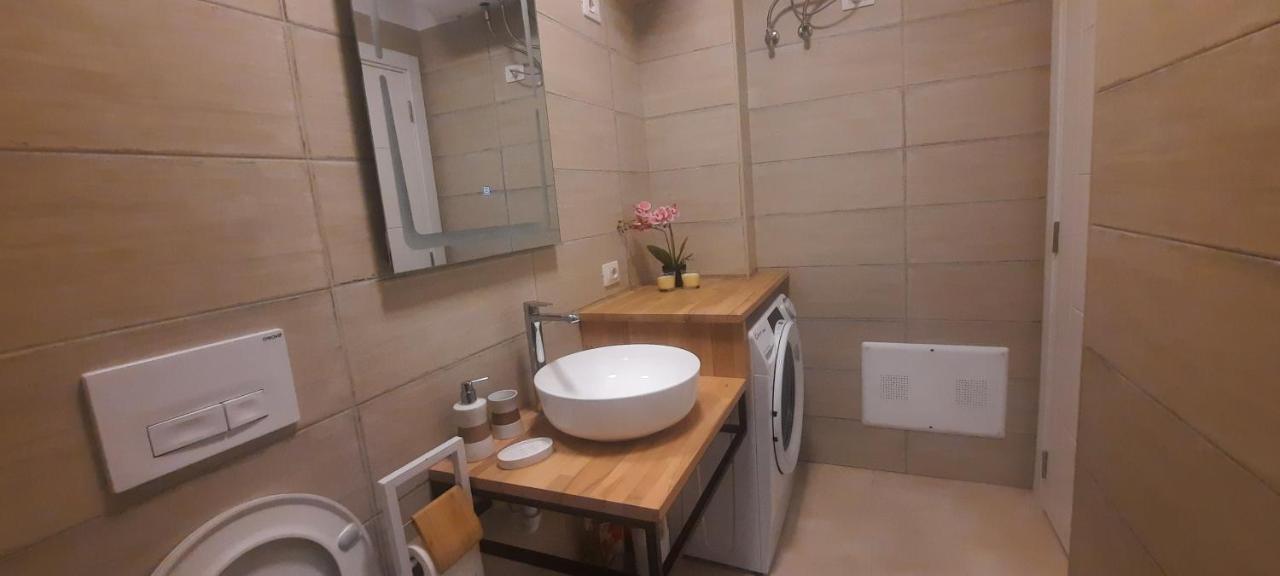 Flower Apartment ติรานา ภายนอก รูปภาพ